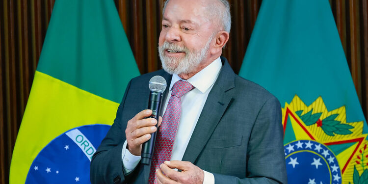Lula passa pela segunda aplicação de radioterapia preventiva em Brasília