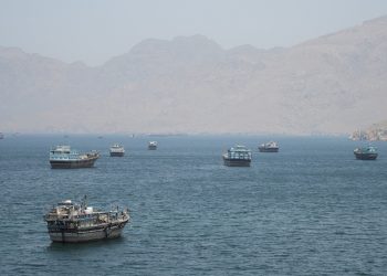 UE impõe sanções a iranianos por restringirem tráfego naval no Estreito de Ormuz
