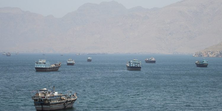 UE impõe sanções a iranianos por restringirem tráfego naval no Estreito de Ormuz