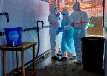 Congo afirma que mortes por Ebola já passam de 100 e que grupos armados dificultam