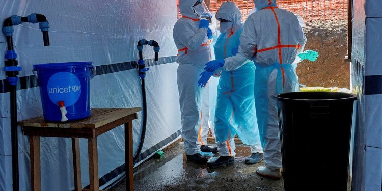 Congo afirma que mortes por Ebola já passam de 100 e que grupos armados dificultam