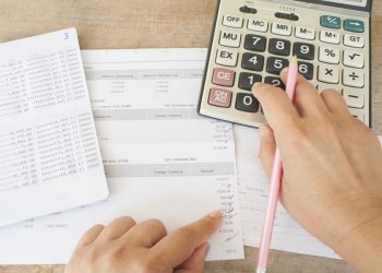 PoderData: 37% deixou de pagar alguma conta em maio