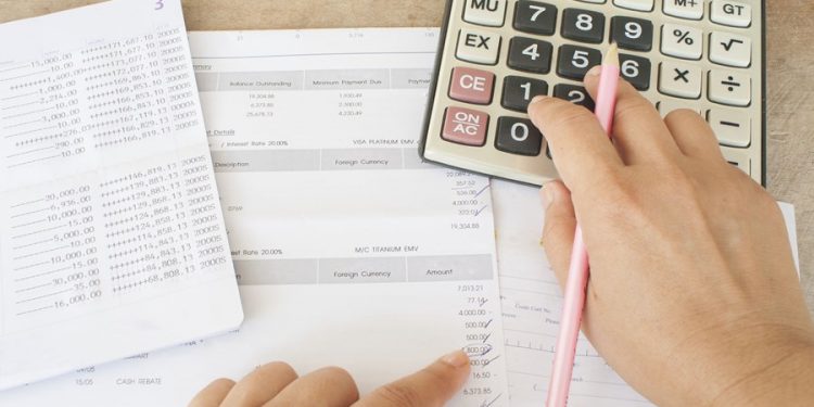 PoderData: 37% deixou de pagar alguma conta em maio